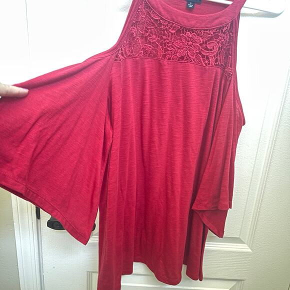 Torrid red cold shoulder top Sz 1 - Picture 1 of 6